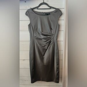 Lauren Ralph Lauren Silver/Gray 
Metallic Sheath Fitted Dress
Sleeveless size 6